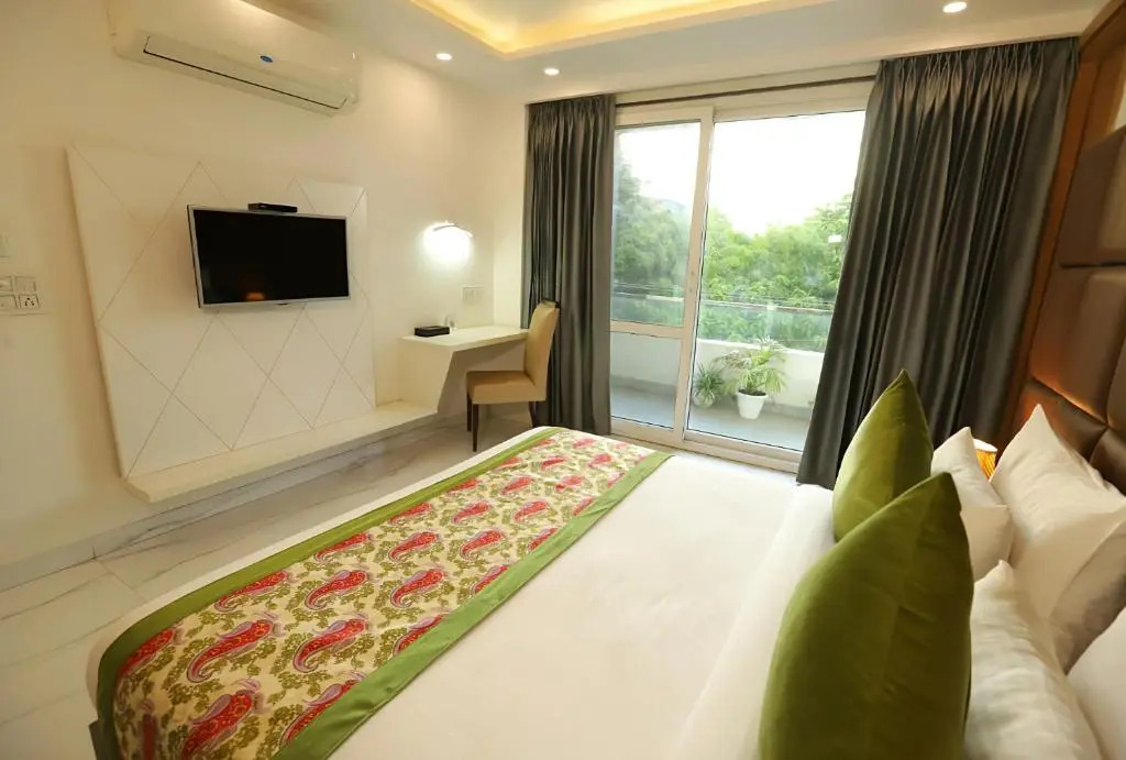 Hotel Keshav Residency - Medicity Gurugram, near Medanta Hospital, Pure Vegetarian