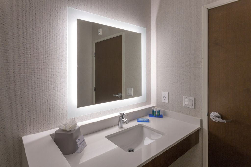 Holiday Inn Express & Suites - Seattle South - Tukwila by IHG