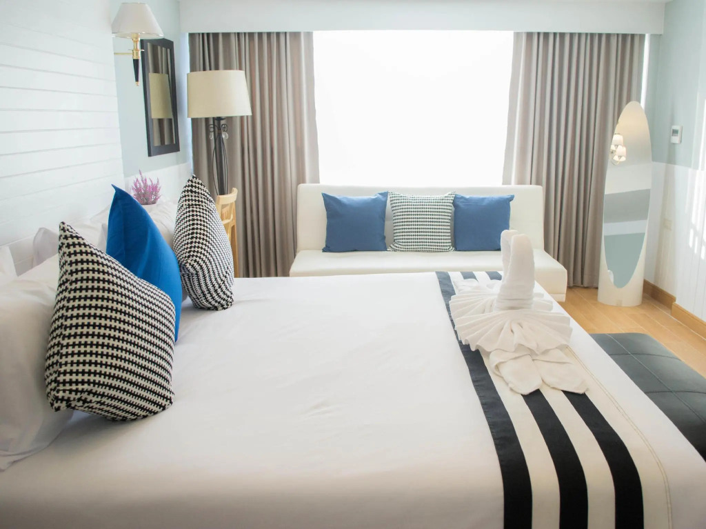 Paradise Hotel
