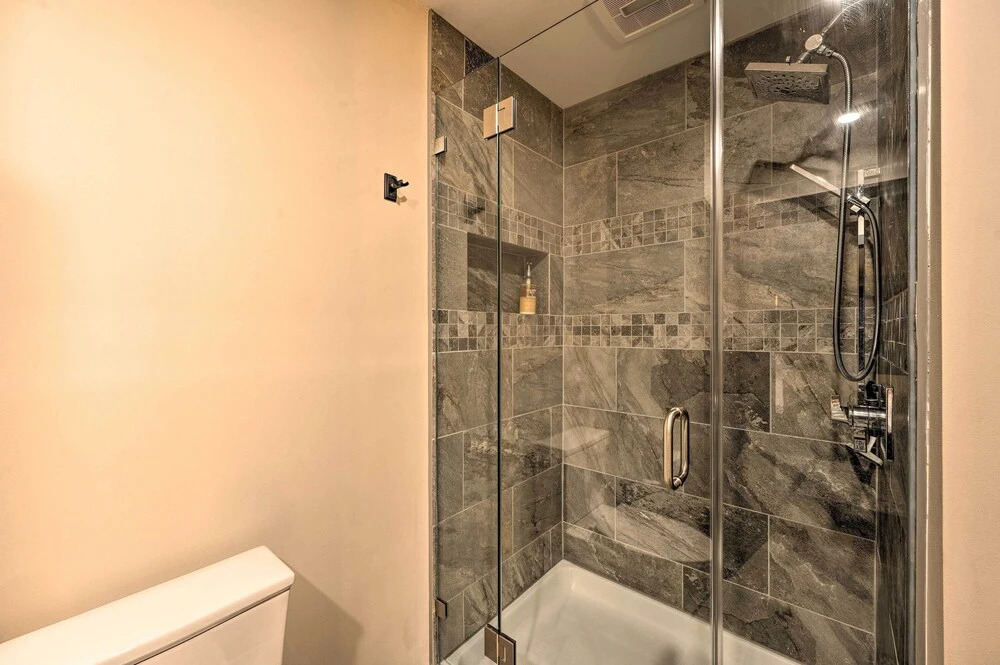 Riverfront Lincoln Condo: 1 Mi to Loon Mountain!