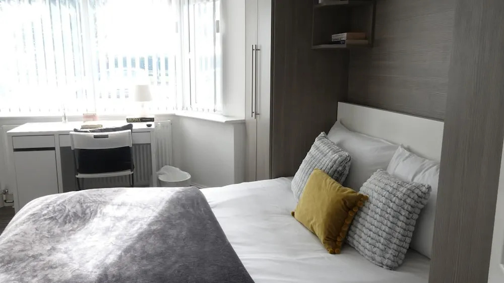 Private Bathroom Rooms- Near Heathrow - Near Shops