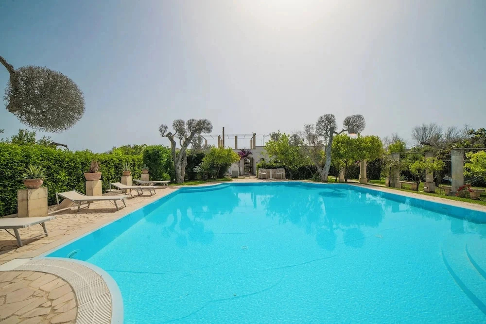Villa Lisa with huge Pool and Garden