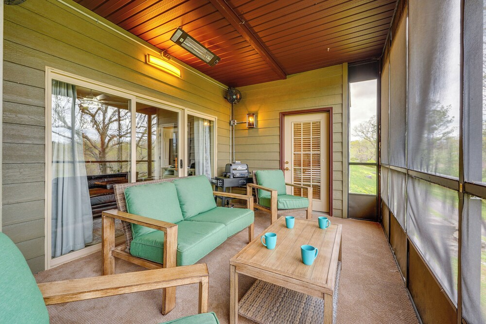 Relax Poolside! Golfers Oasis in Branson West