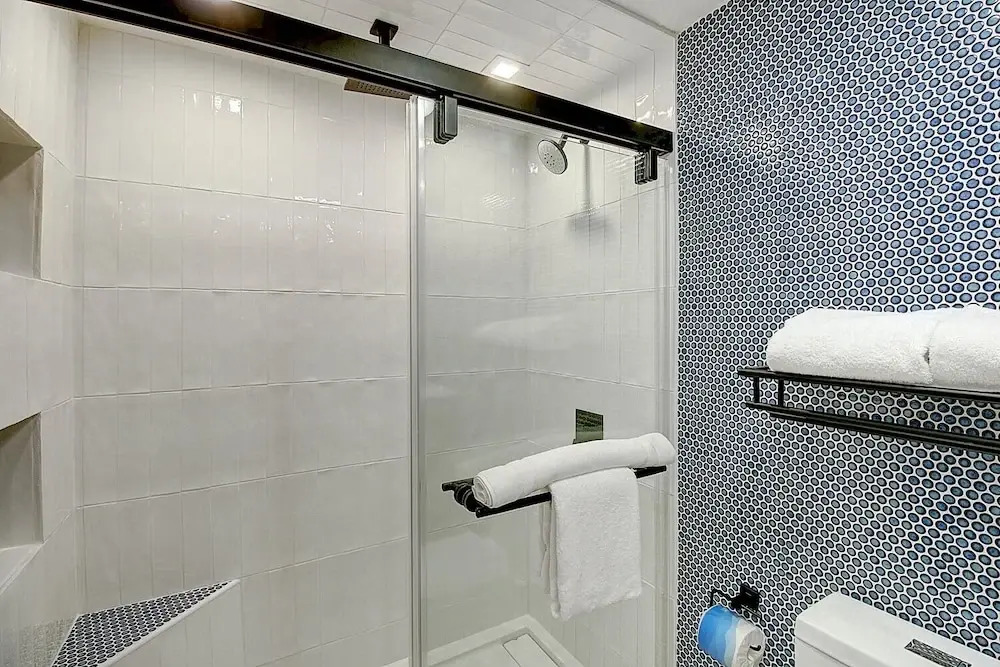Channelview 117 1 Bedroom Condo by Redawning