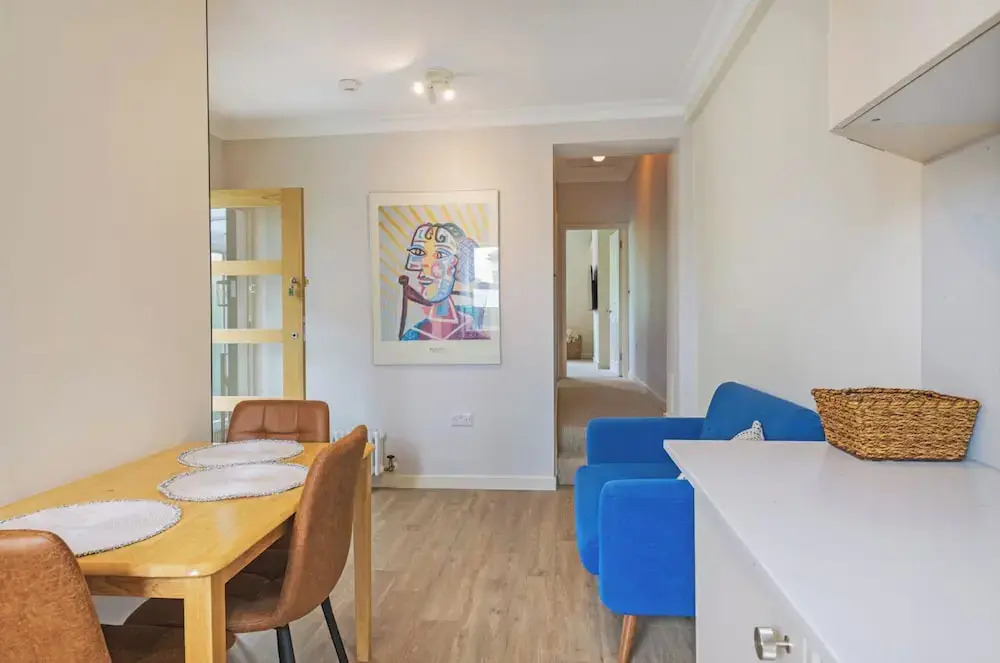 4 Guests - 20min to London - Free Parking - Petsok