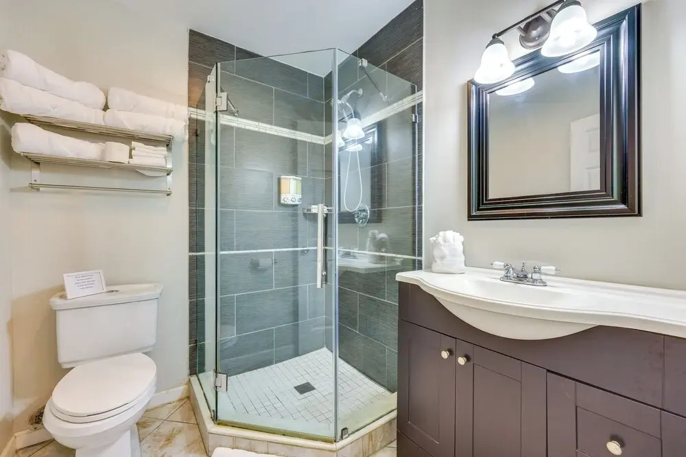 Pet-friendly Dtwn Stay: Steps to Nights of Lights