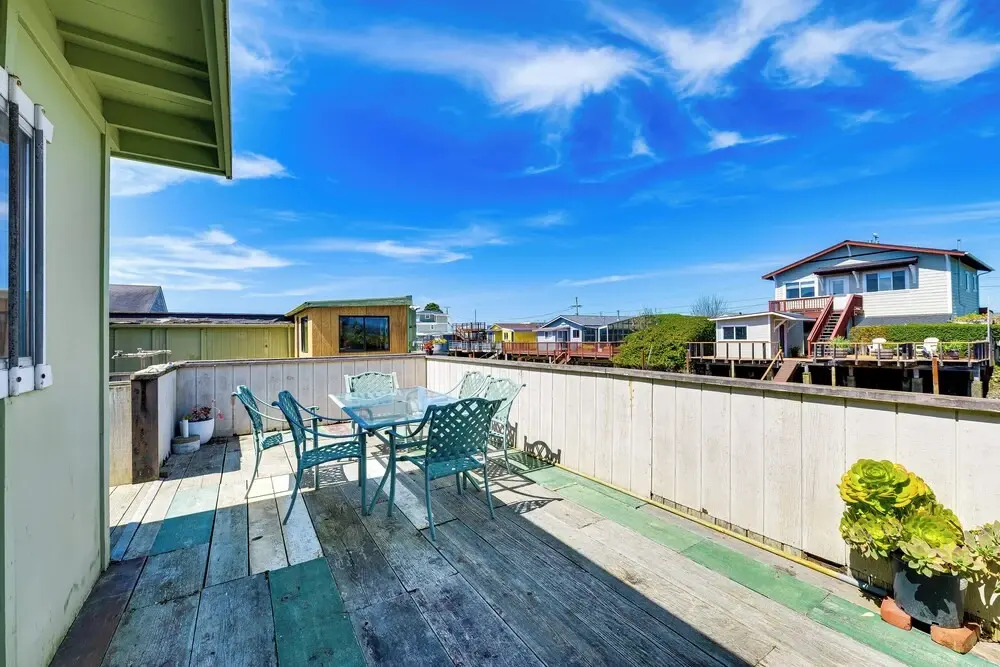 Peaceful Eureka Beach Cottage w/ 30-foot Dock