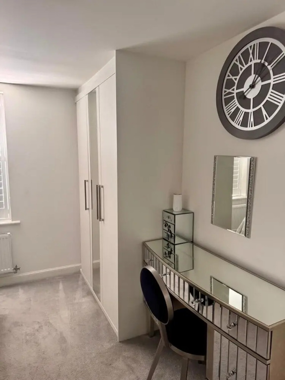 Luxurious Majestic 4 Bedroom- Free Parking