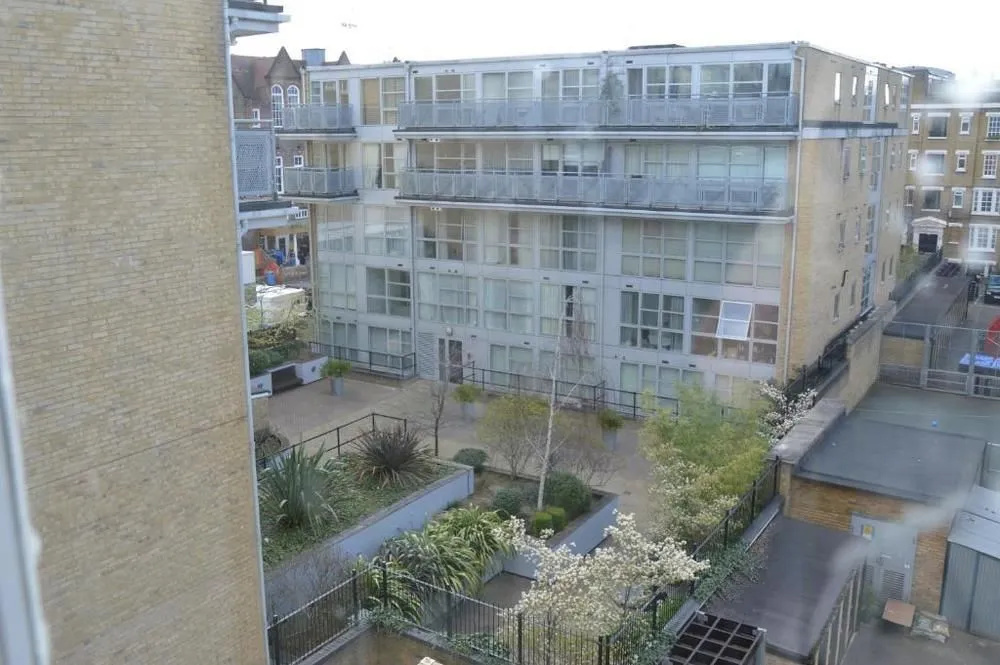 London Borough Station Apartment