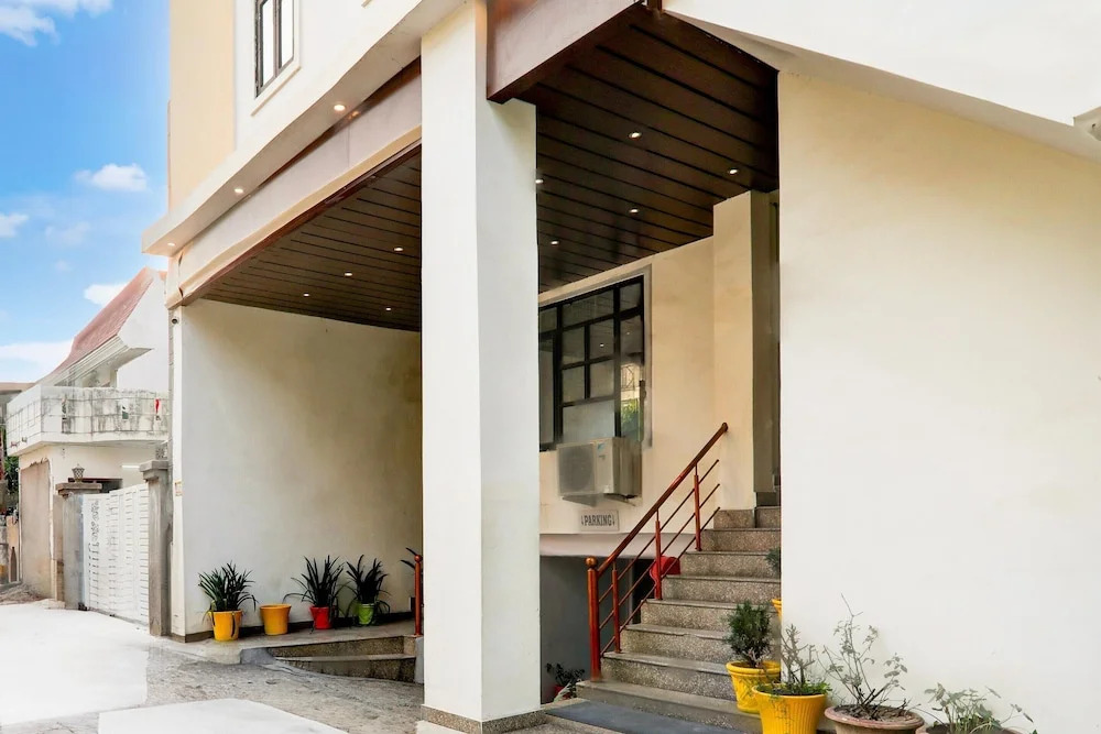 Saver Double Hotel Parijat