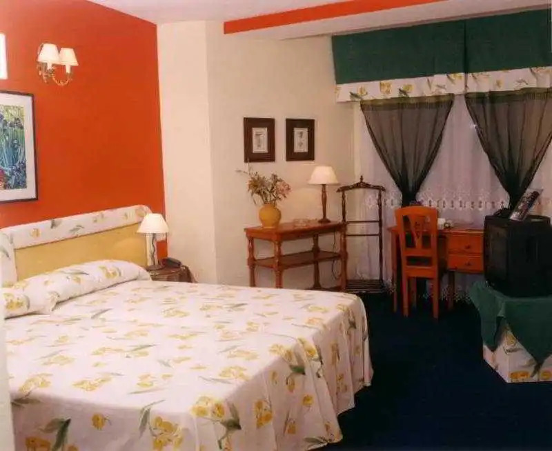 Hotel Reconquista