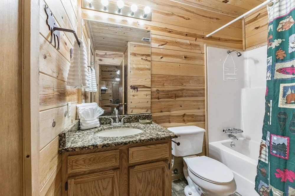 The Honeysuckle 2 Bedroom Cabin by Redawning