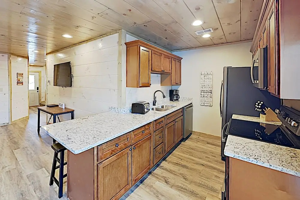New Listing! New-build 2-unit W/ 2 Hot Tubs 4 Bedroom Duplex