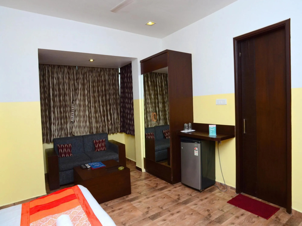 OYO 1030 Hotel Palm View Residency