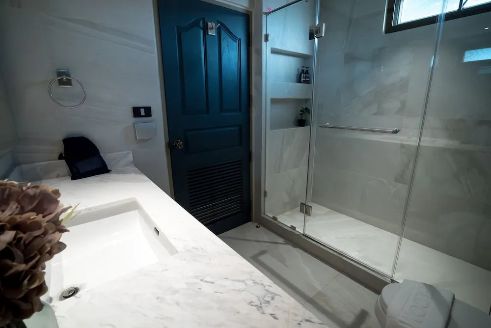 Big Apt, Hidden Gem, Fully Equipped 2 big Br, 2 Ba, Spacious Living in Dt