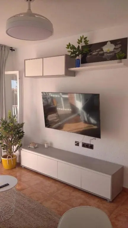 California Suite - All-day Sunny 2-Bedroom Apartment