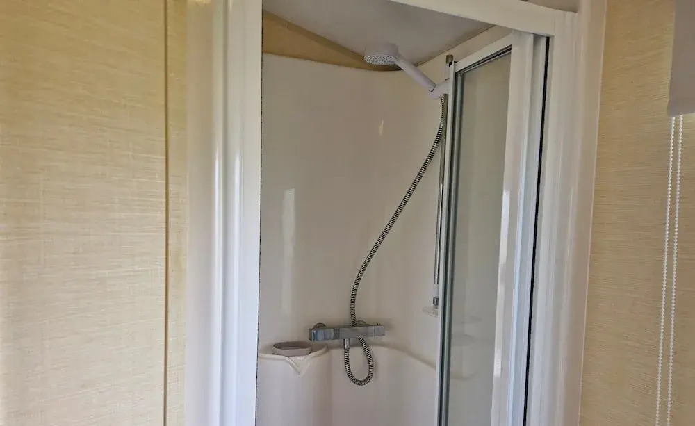 3-bed Caravan - Sleeps 8 - Pool Onsite - Petsok