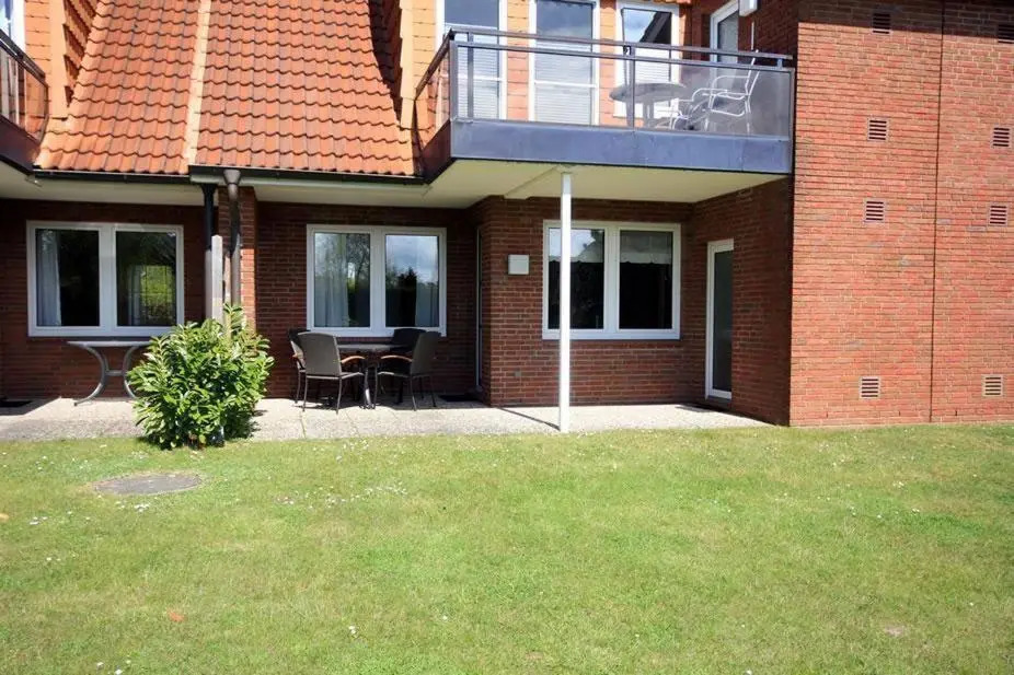 Ferienwohnung-9-mit-Terrasse-Garten-Landhaus-Hubertus-Duhnen