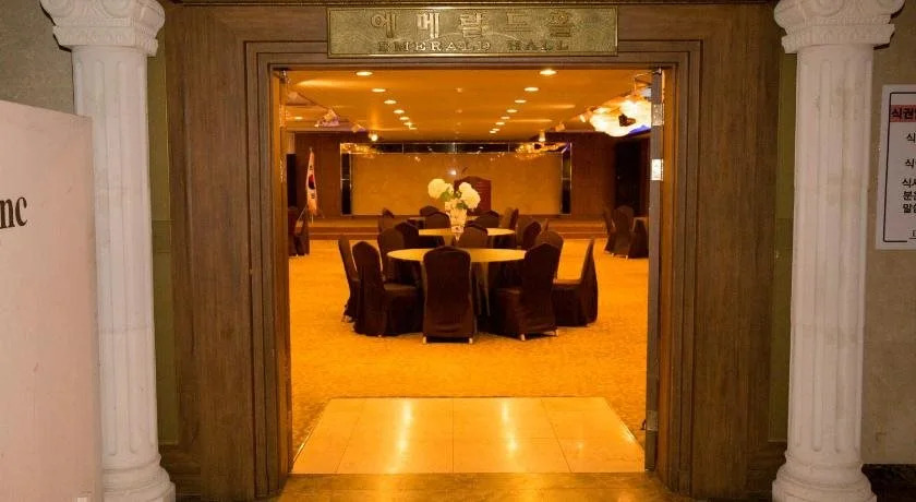 钻石酒店(Diamond Hotel)