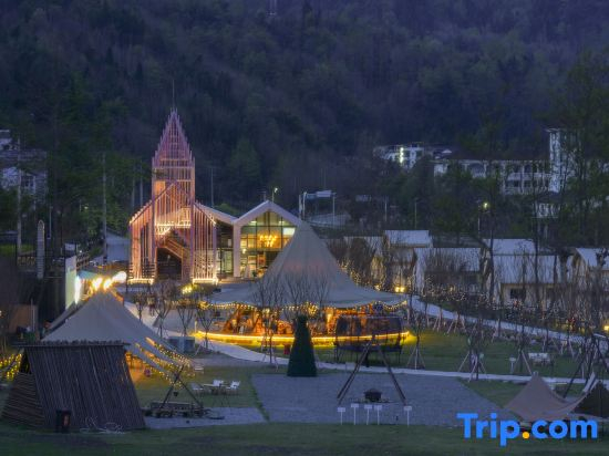 LUCIGOGO Luxi Valley White Deer Private Soup Tent Camp
