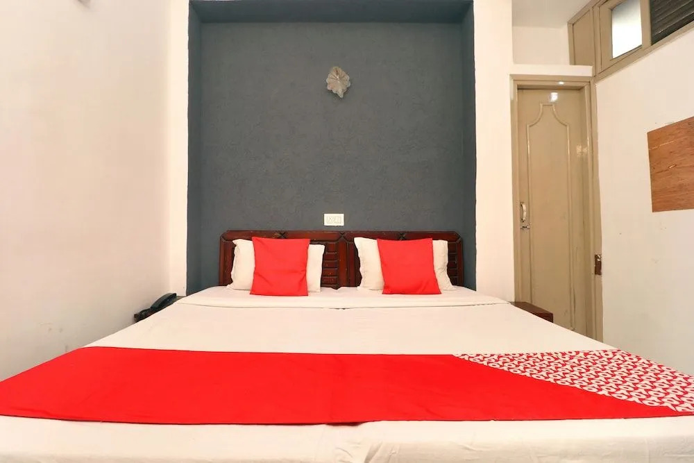 OYO 16098 Hotel Amrit