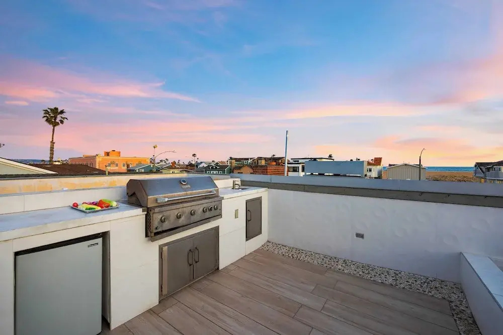 200 East Balboa Oceanview Rooftop Steps to Sand, Pier, Boardwalk & Dining
