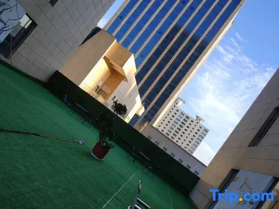 Xinzhou Christine Apartment Hotel