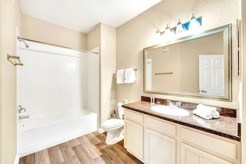 Upstay: Pet-friendly Family Condo w Poolsleeps 8