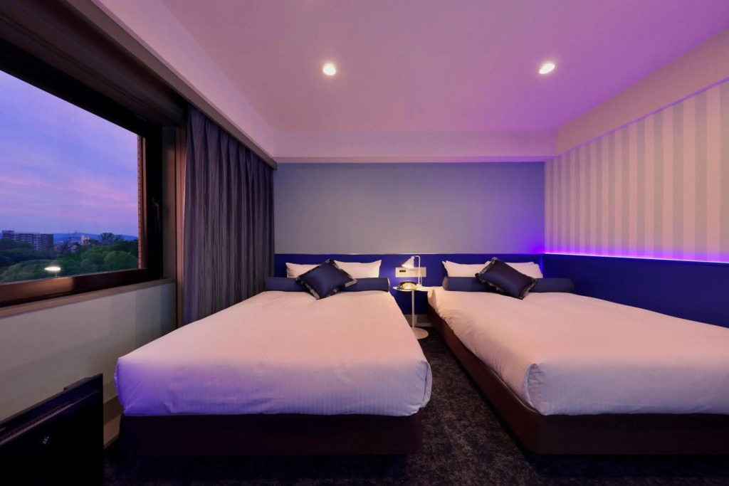 Minamisenri Crystal Hotel