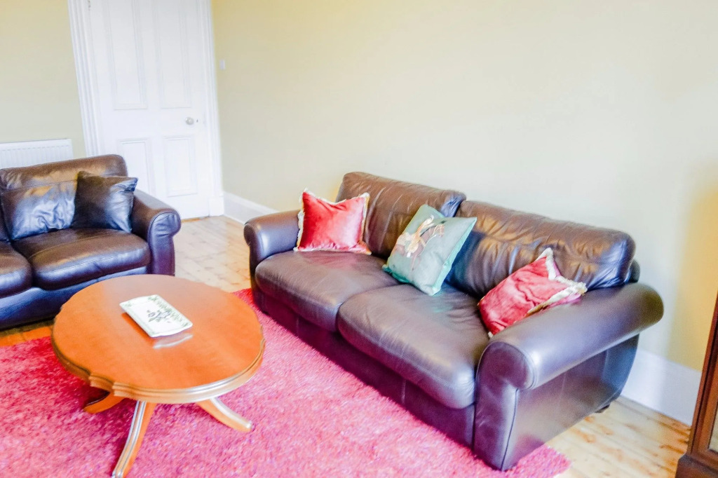 Newly Furnished Flat on Leith Walk, Sleeps 4