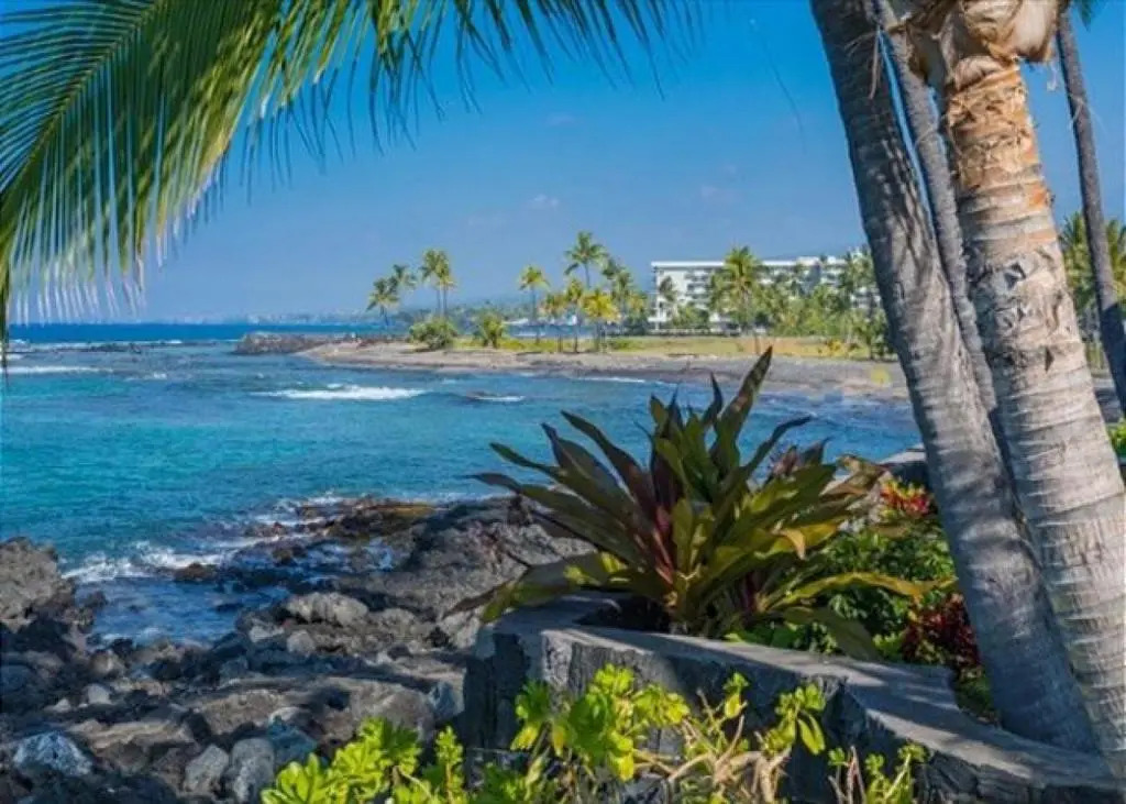 Surf & Racquet Club Lovely open and airy 2bd/2bth 2nd floor unit.