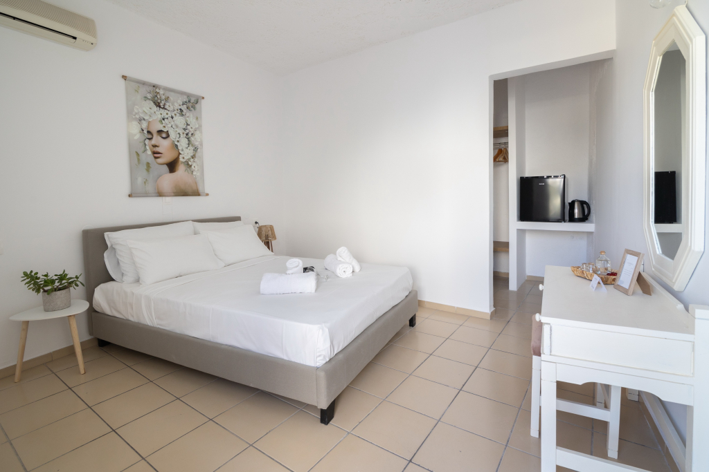 Hesperia Apartments by Estia