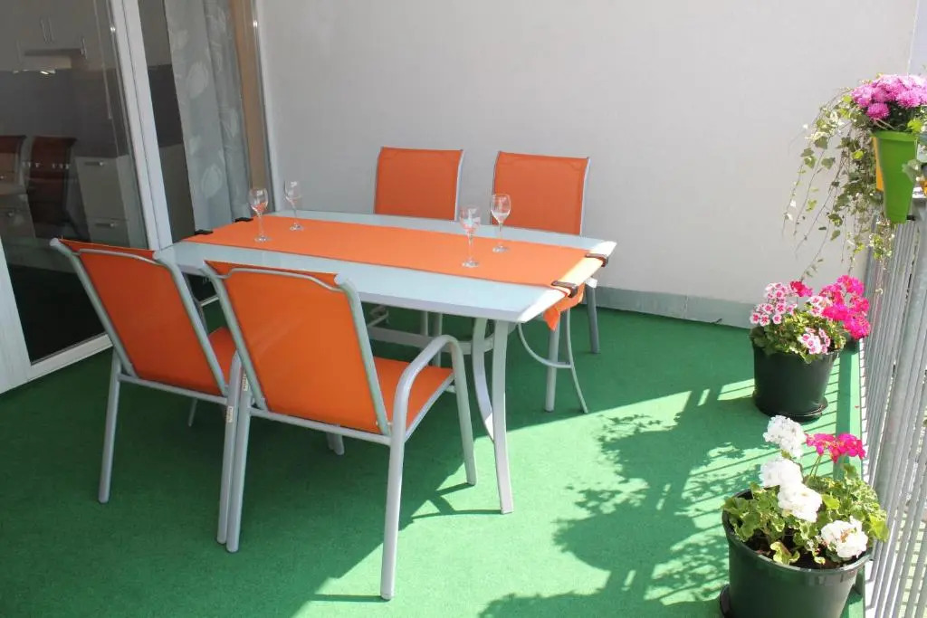 3 rooms Sunny Apartments-Schoenbrunn, 100m2 with balcony