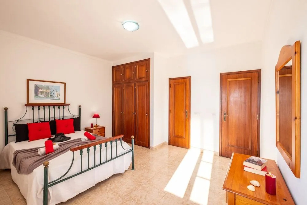 Villa Sunrise - com piscina privada e BBQ em Carvoeiro