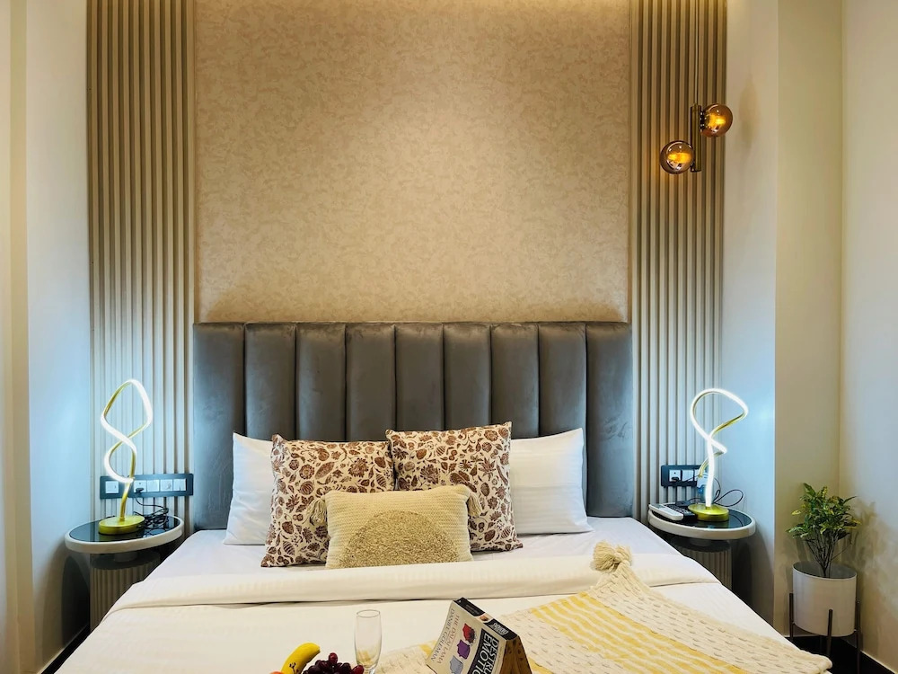 BedChambers Saket