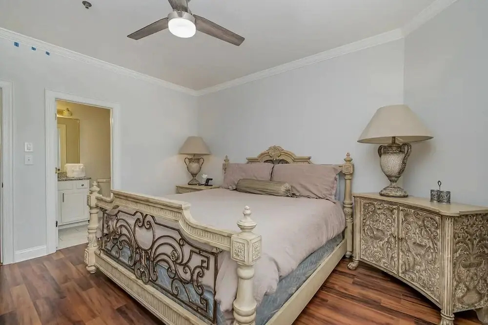 Sleek & Stylish Condo In Southpark 3 Bedroom Home by RedAwning