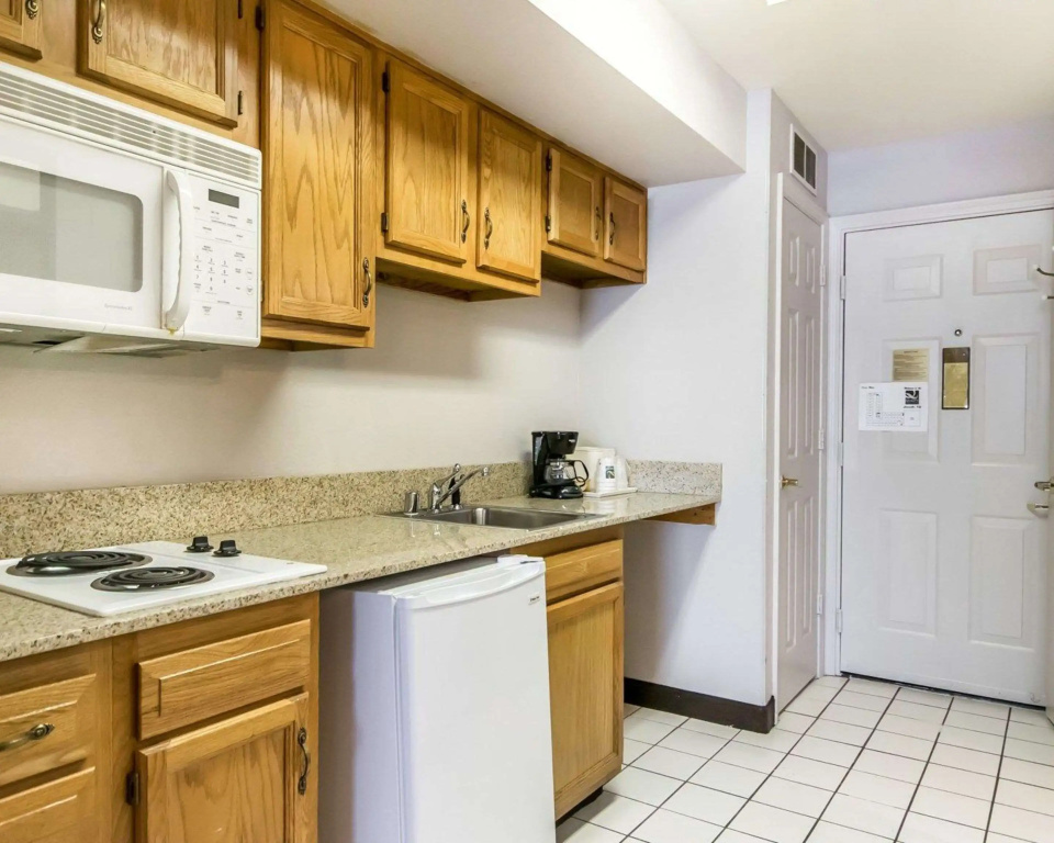 Quality Inn & Suites University-Airport