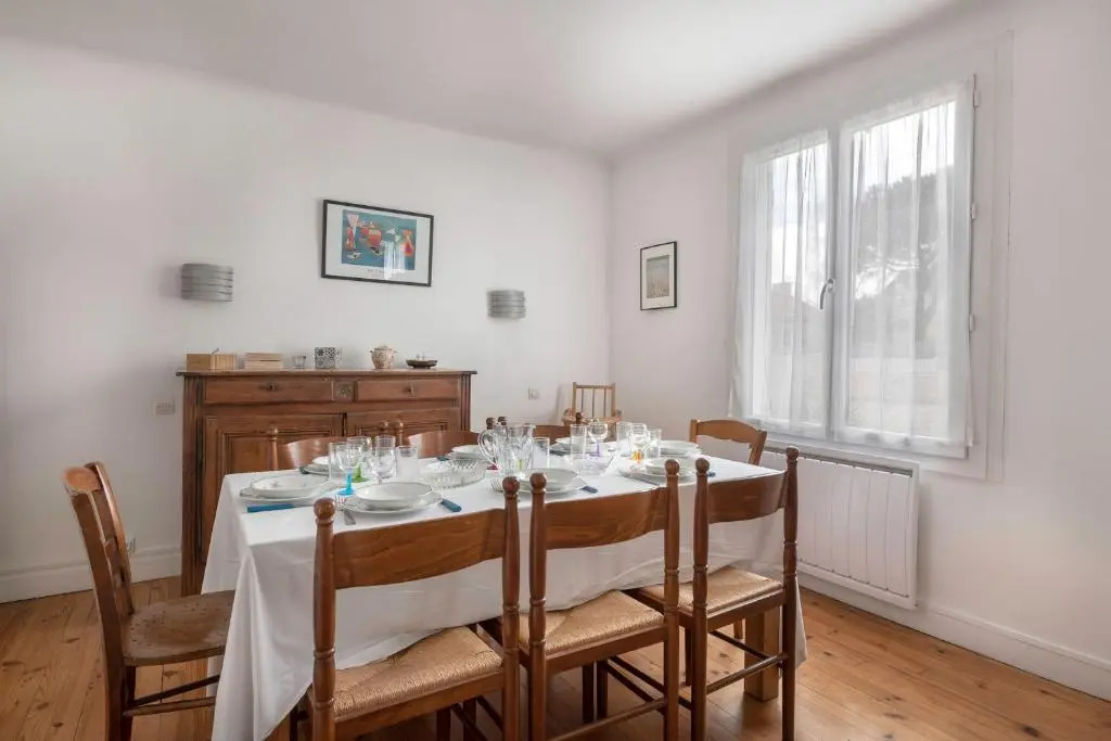Une grande villa dans les pins, entre Loire et Océan