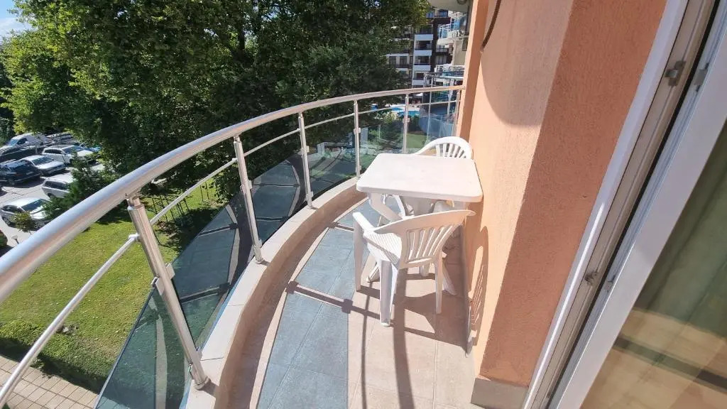 Oasis dream apartment with pool by the sea