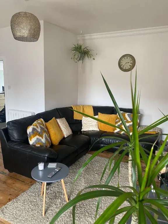 Central 3 bed flat, Forres