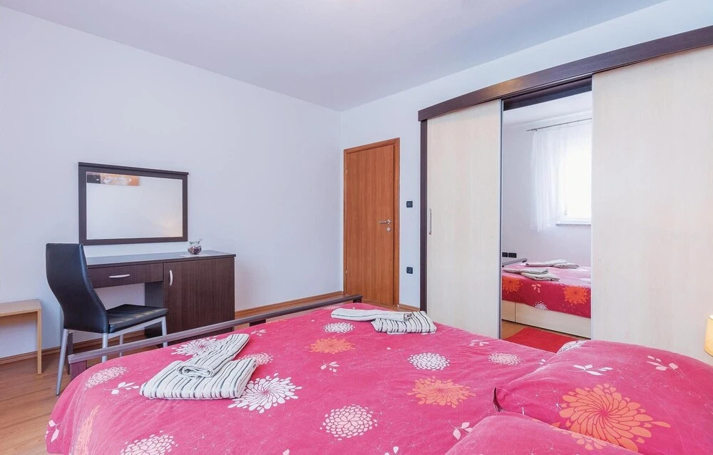 Beautiful Home in Fazana With Wifi and 5 Bedrooms