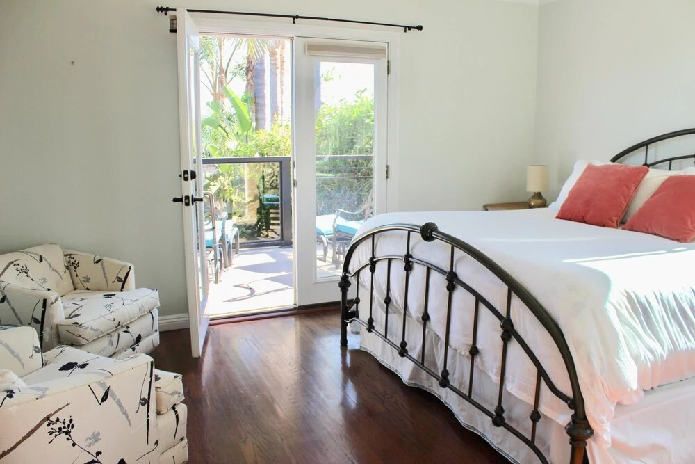 PCH 7 in Malibu with 3 bedrooms and 2 bathrooms