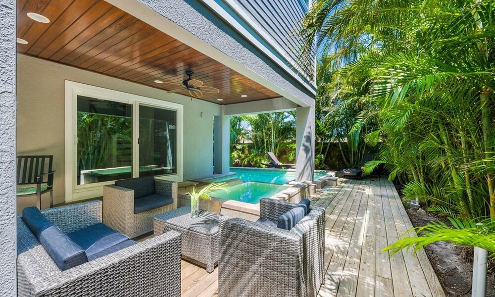Walk to Bradenton Beach: Gulf-view Home w/ Lanai