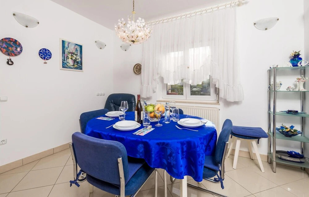 Stunning Home in Kremenici With Wifi and 2 Bedrooms