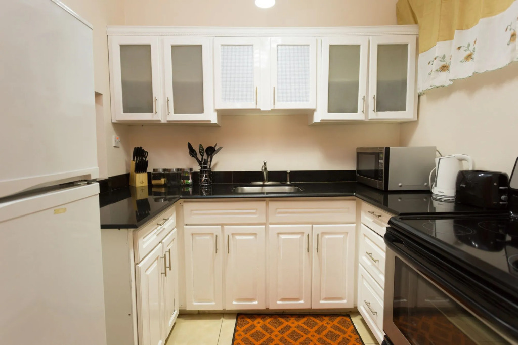 The Embassy Luxury Apt Crystal Towers II