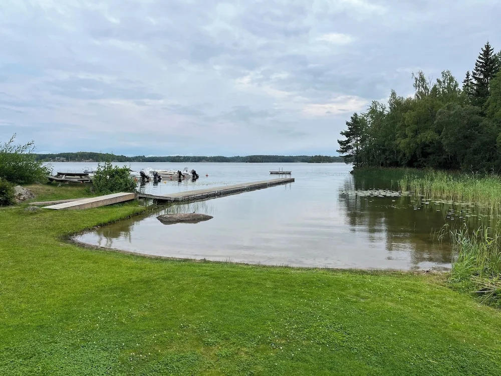 House with Hot Tub and Sauna 300 near the Lake