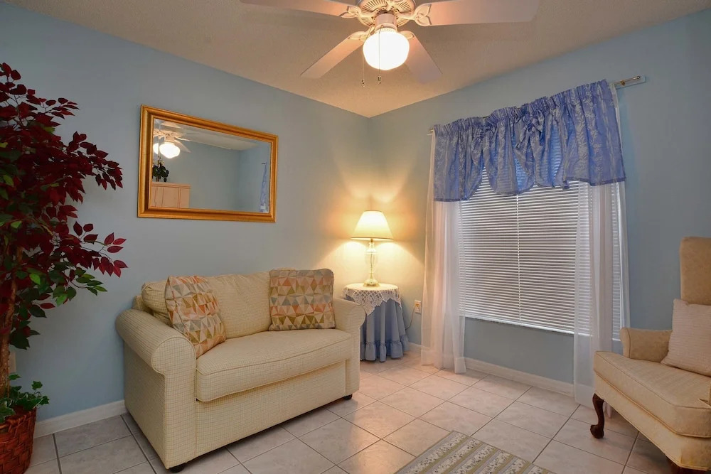 Greater Groves 3 Bedroom House w Pool - 5205GG