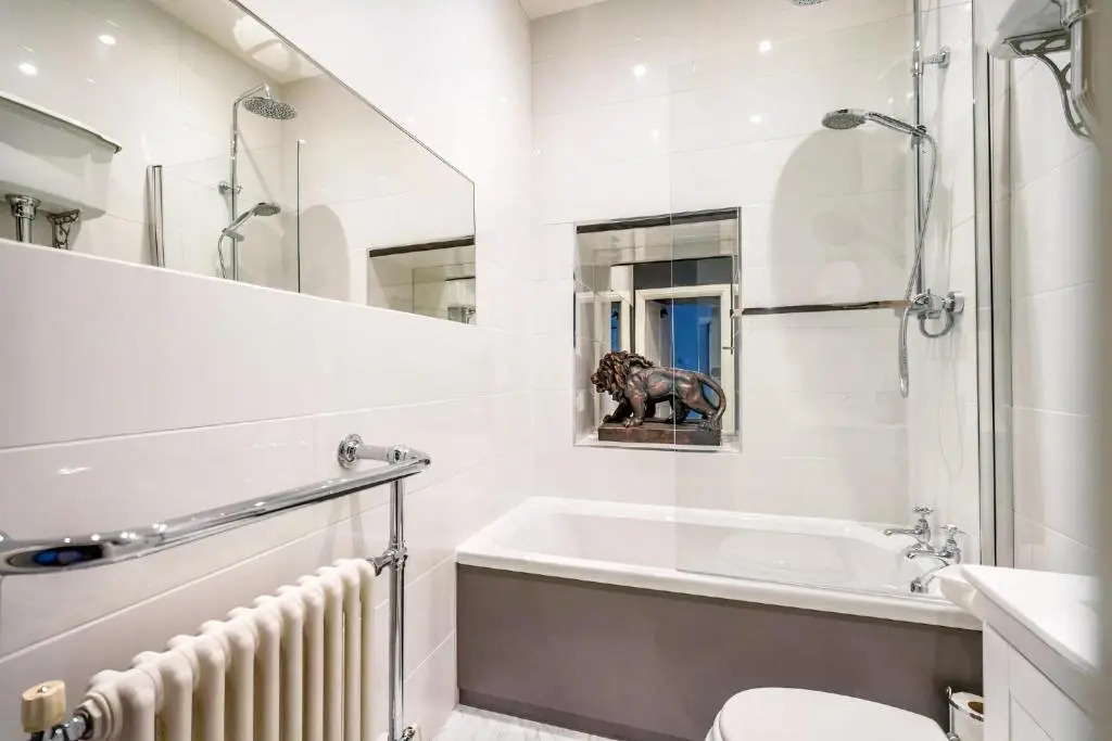 42 is the Answer- Stunning York townhouse appearing on TV Holiday Home Show