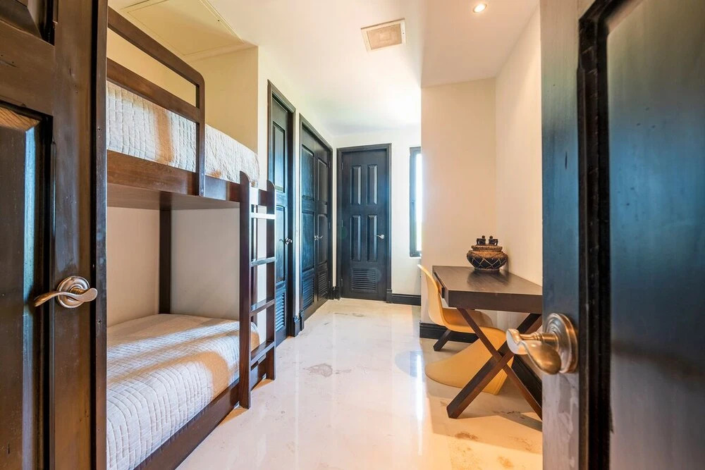 Beautiful 3 Bedroom Condo