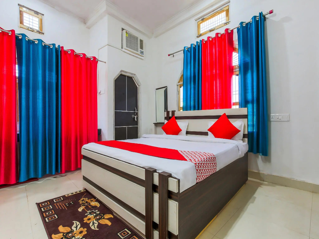 OYO 37103 Maa Vaishno Guest House